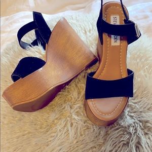 Steve Madden size 6 platform wedges black